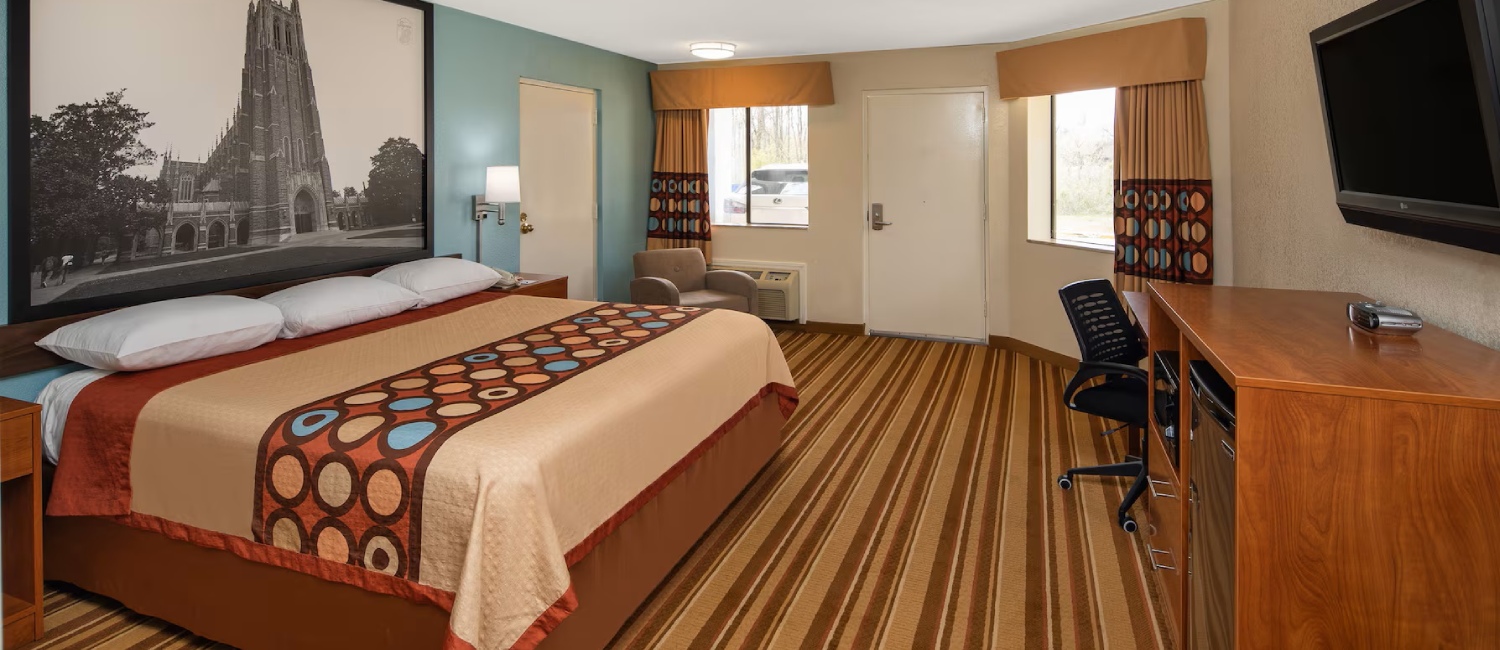 STAY IN COZY, COMFORTABLE, AND CLEAN GUEST ROOMS