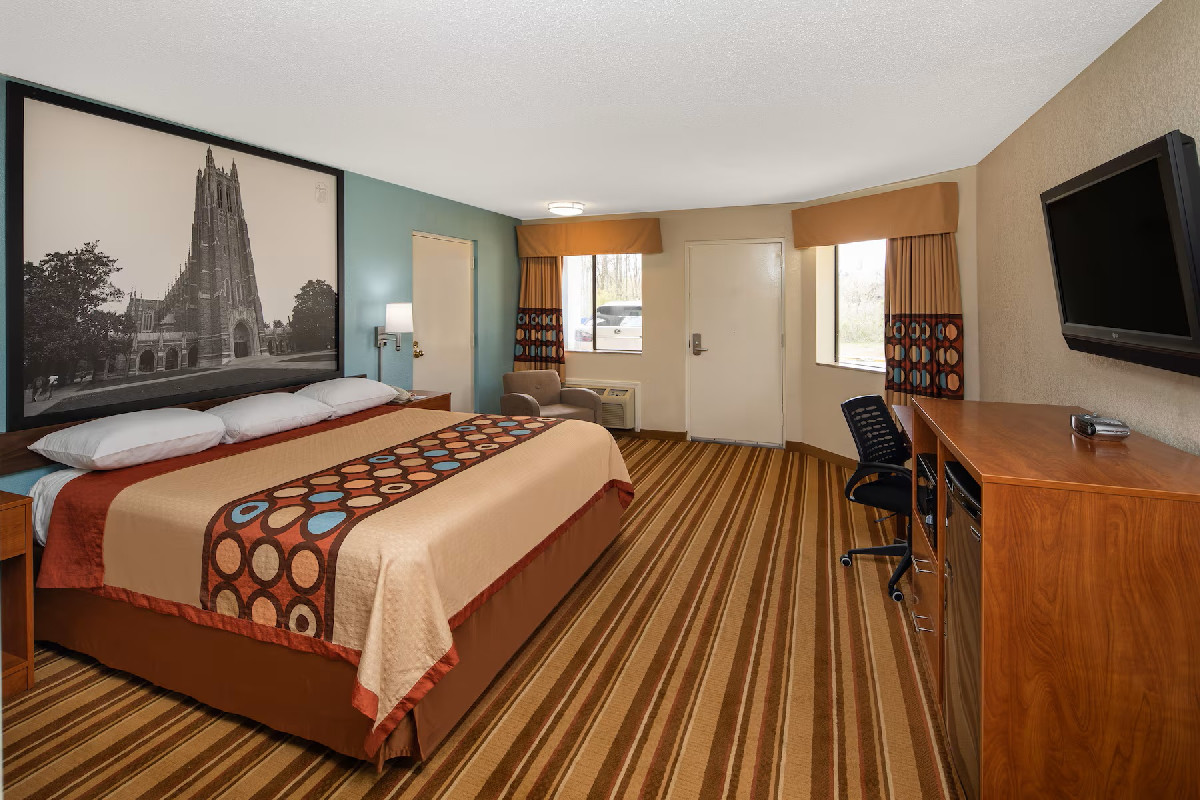 1 King Bed, Mobility Accessible Room, Non-Smoking