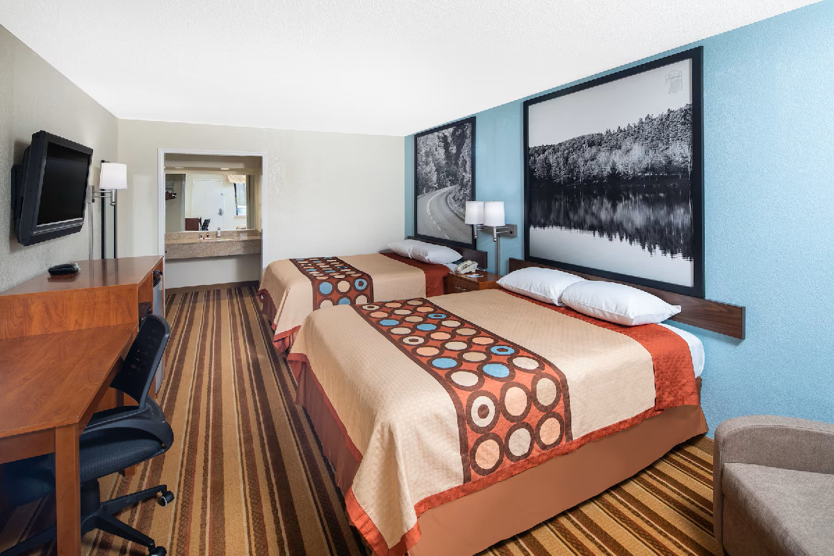 2 Double Beds, Smoking