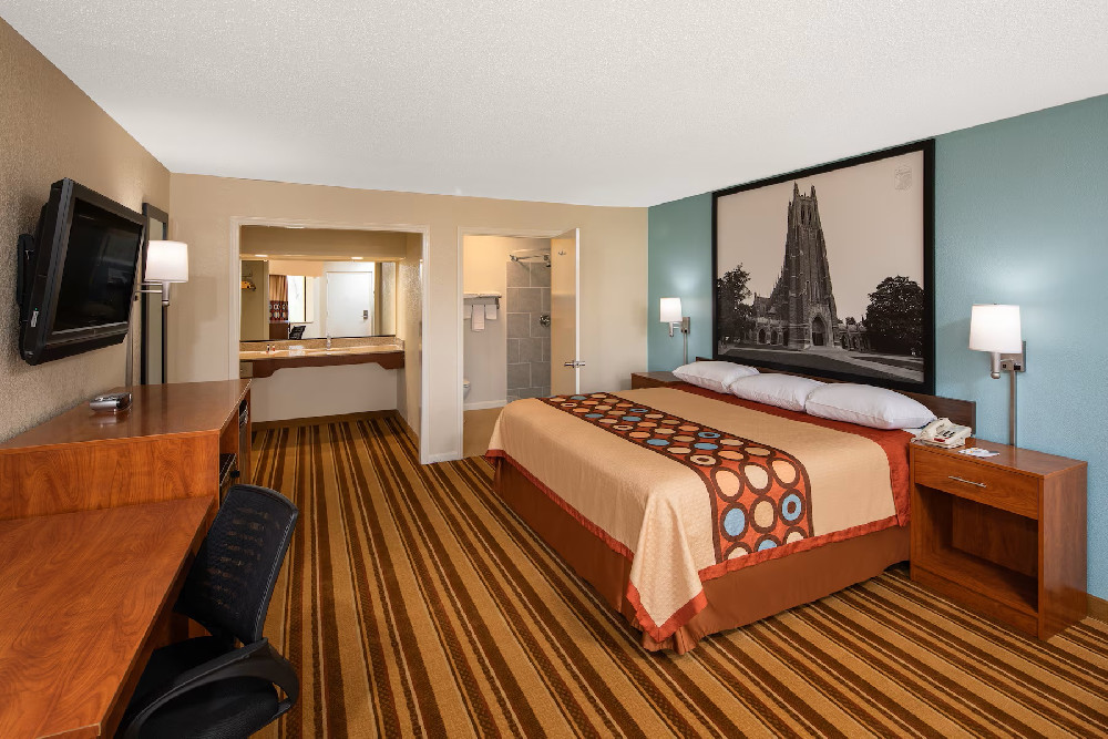 1 King Bed, Mobility Accessible Room, Non-Smoking